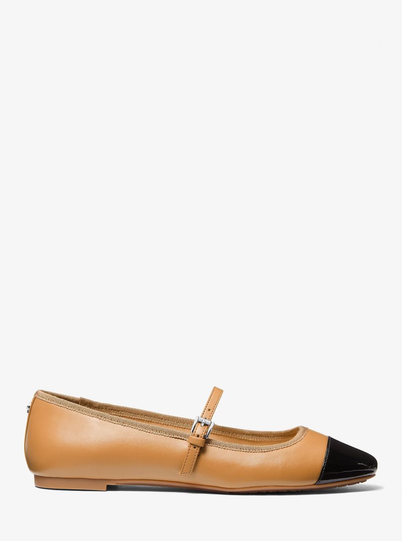 Michael Kors Mae Leather Ballet Flat Flache Schuhe Damen Pale Peanut | TDOSHB546